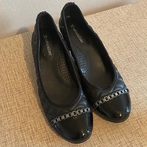 Naturalizer black quilted low heel shoe with silver chain embellishment. Size 8